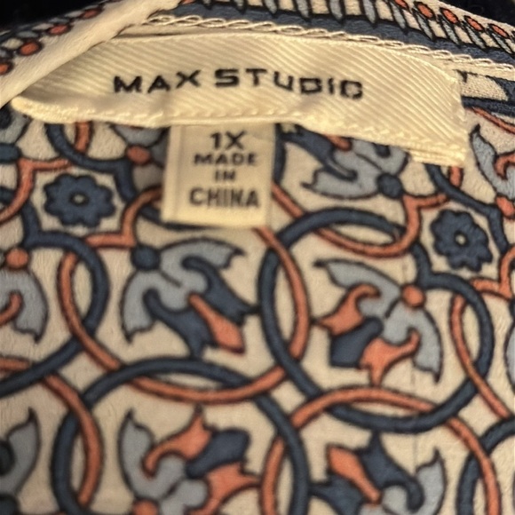 Max Studio blue print v cleavage lightweight ruffle short sleeves tie front top - Picture 4 of 8